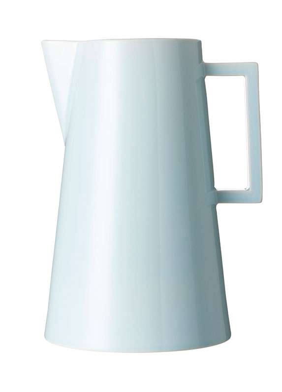 A bold pitcher for delightful gatherings